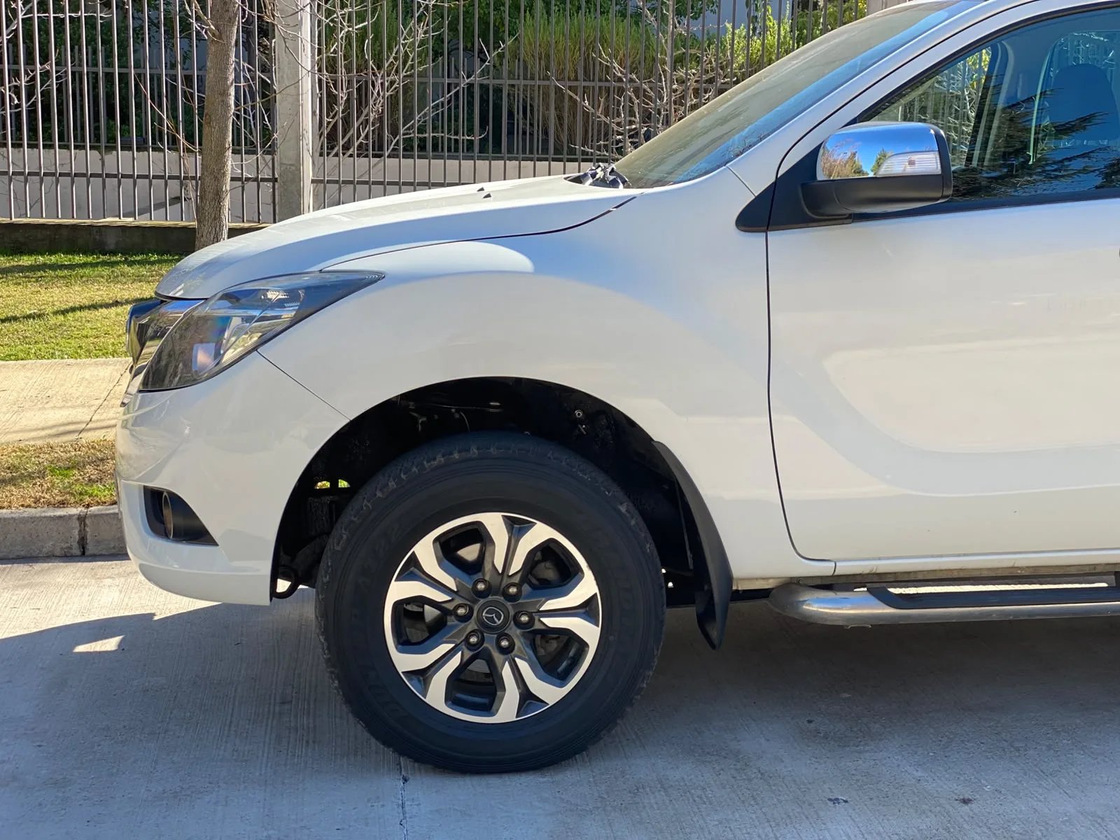 Mazda BT-50 3.2 SDX High Diésel 4X4 Doble Cabina 6AT 2021 - Foto 4 de 20