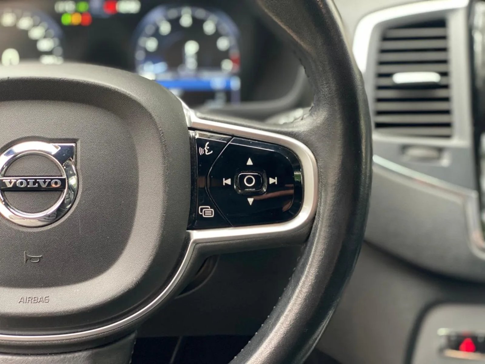 VOLVO XC90 2.0 T5 Momentum Kinetic Auto 4WD 2019 - Imagen 19 de 20