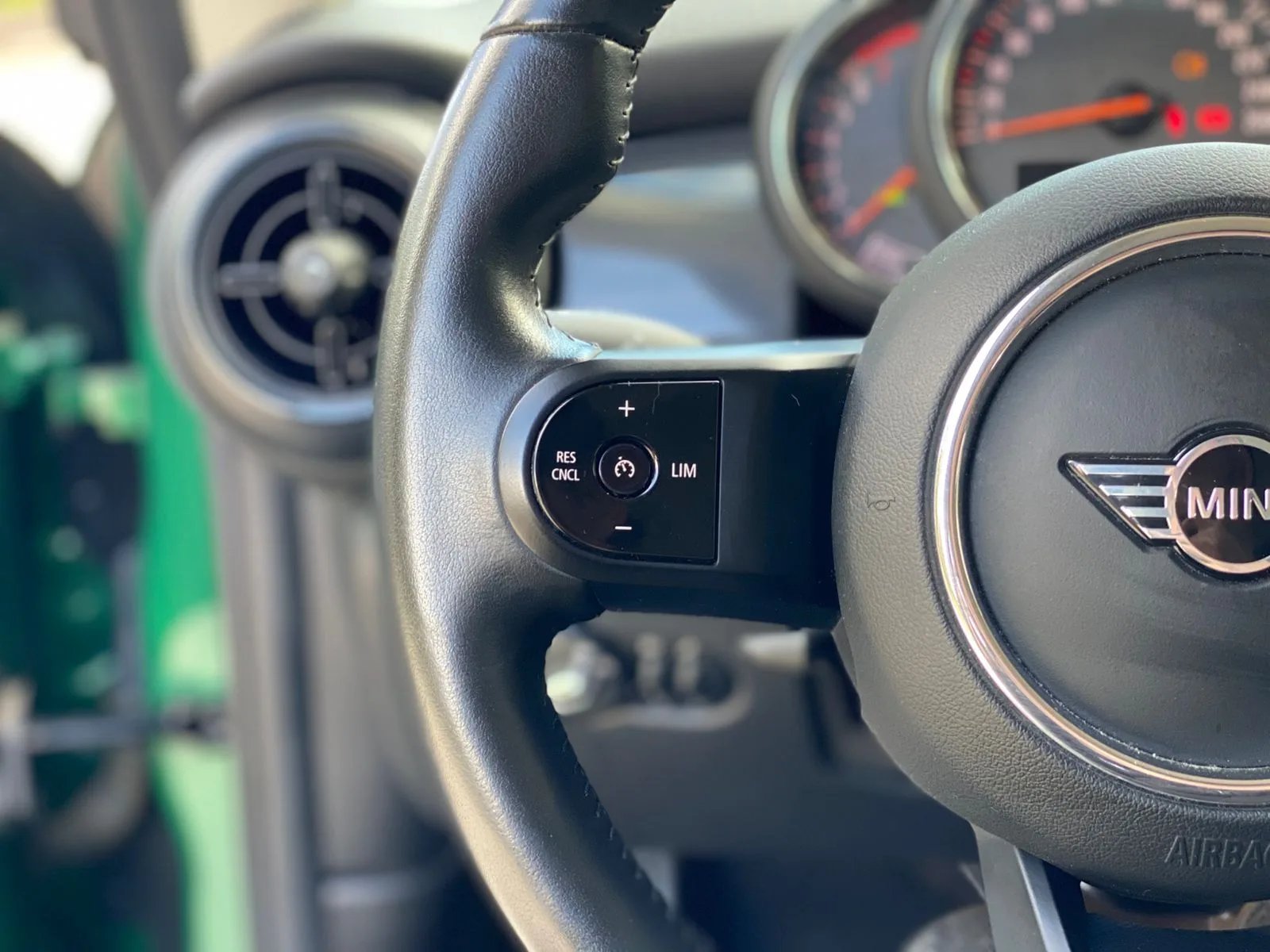 Mini Cooper 1.5 Esencial 4X2 HB AT 2023 - Imagen 18 de 20