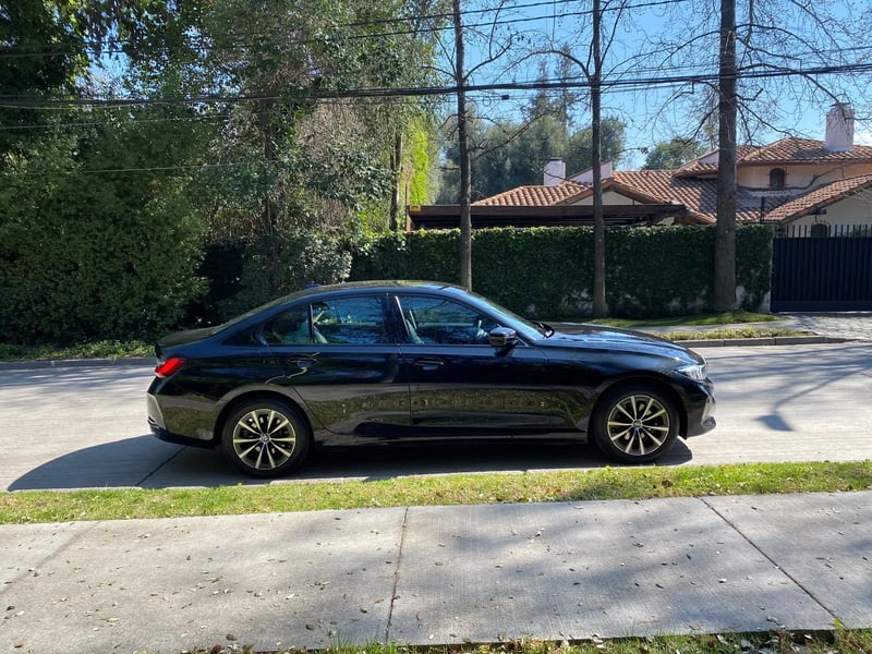 BMW 320i Urban LCI 4X2 AT 2025 - Imagen 11 de 20