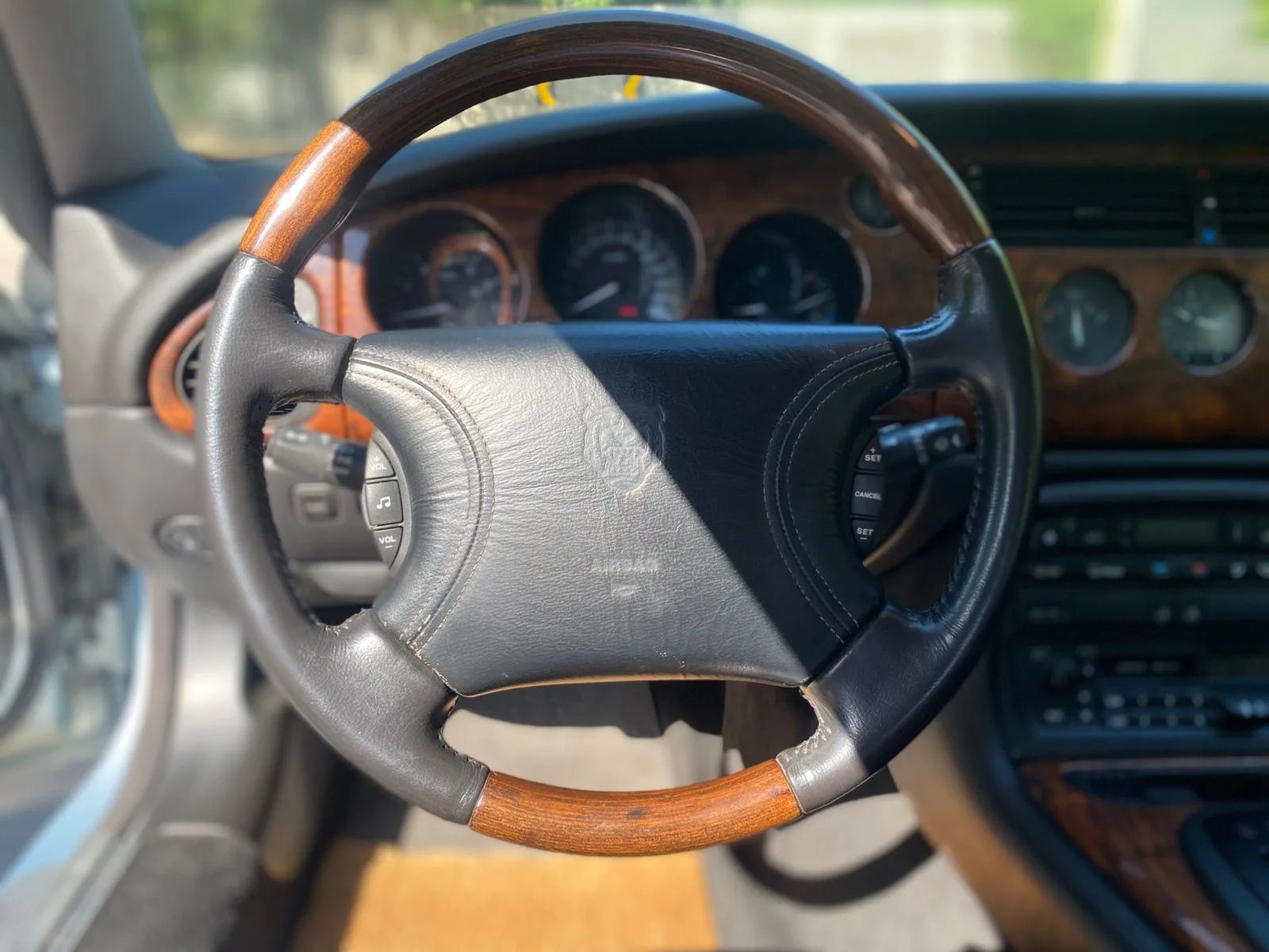 Jaguar XK8 V8 4.0 1997 - Imagen 19 de 20