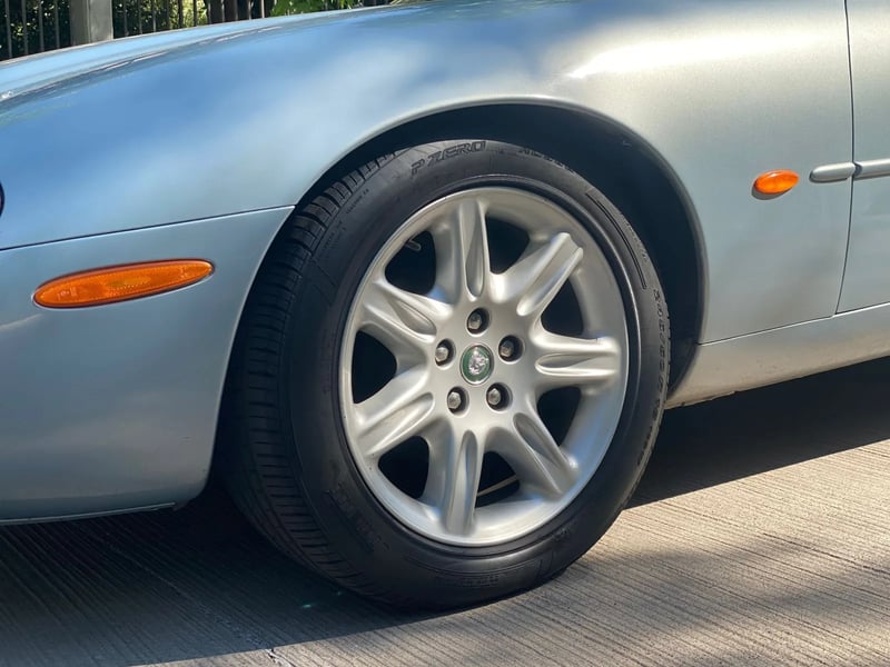 Jaguar XK8 V8 4.0 1997 - Imagen 3 de 20