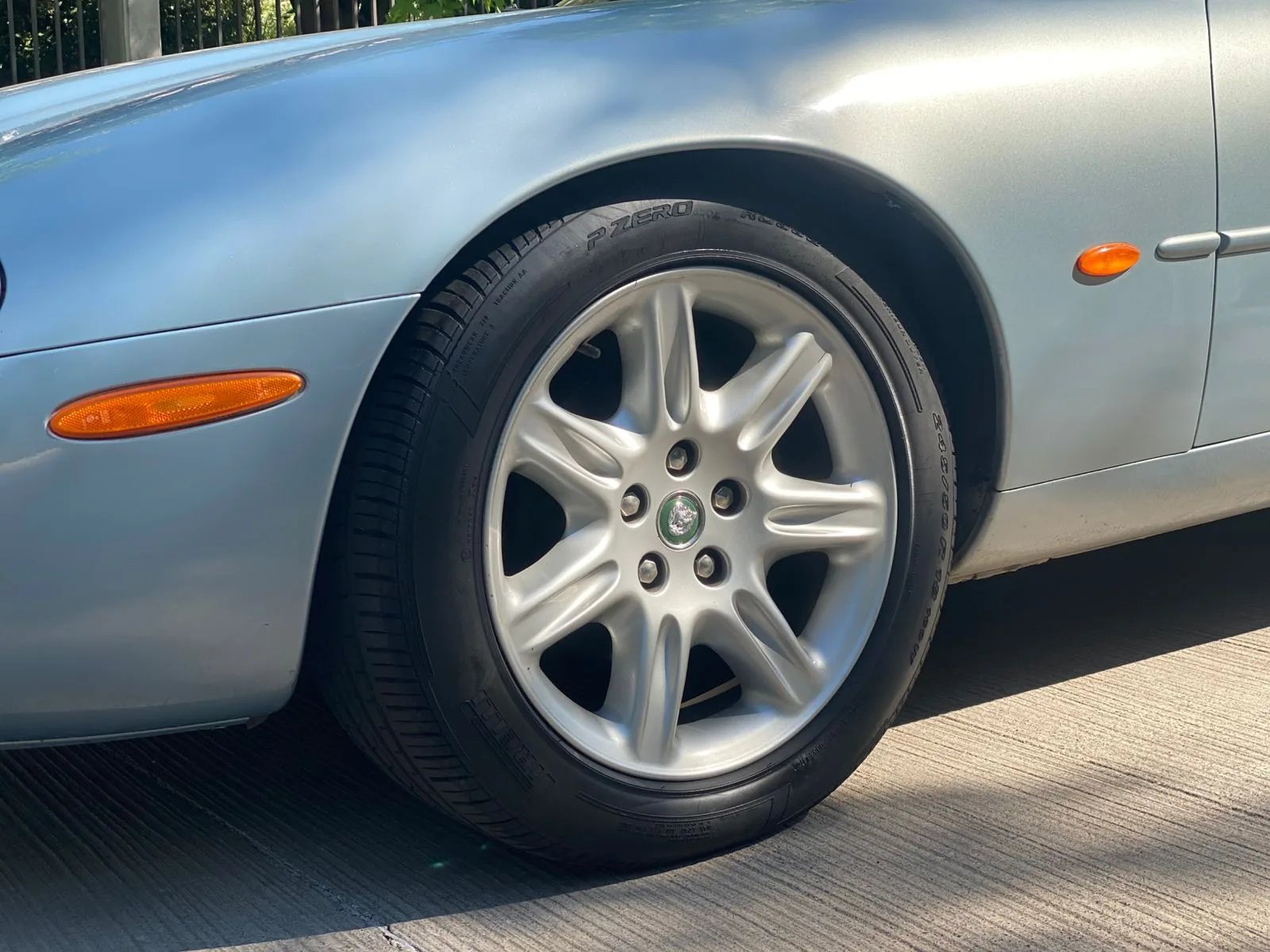 Jaguar XK8 V8 4.0 1997 - Imagen 3 de 20
