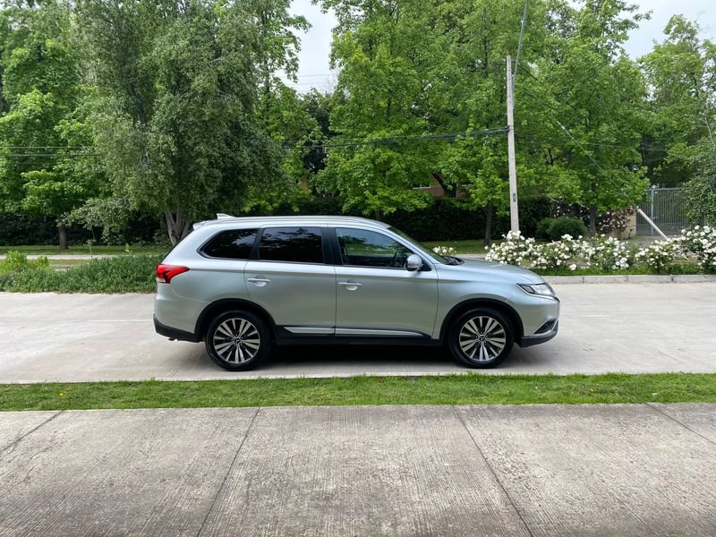 Mitsubishi Outlander 2.4 GLX 4X4 AT 2020 - Imagen 11 de 20