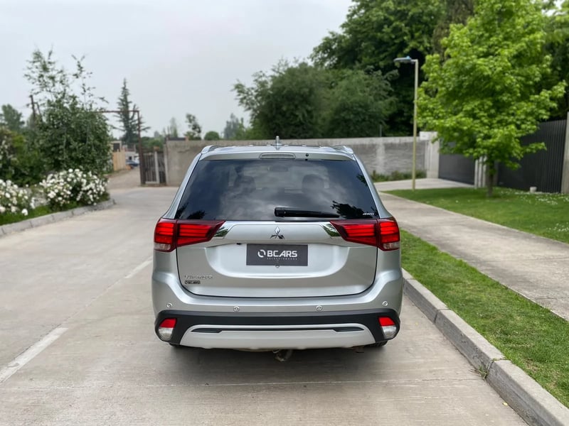 Mitsubishi Outlander 2.4 GLX 4X4 AT 2020 - Imagen 8 de 20