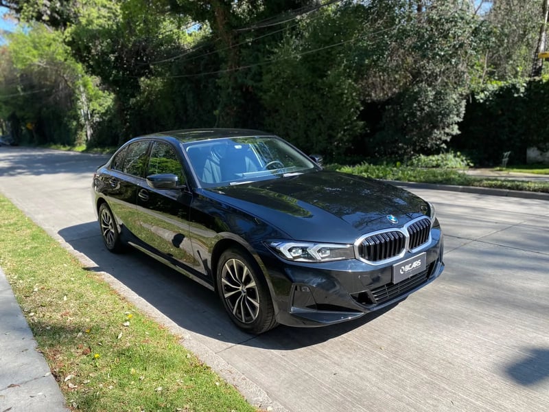 BMW 320i Urban LCI 4X2 AT 2025 - Imagen 13 de 20