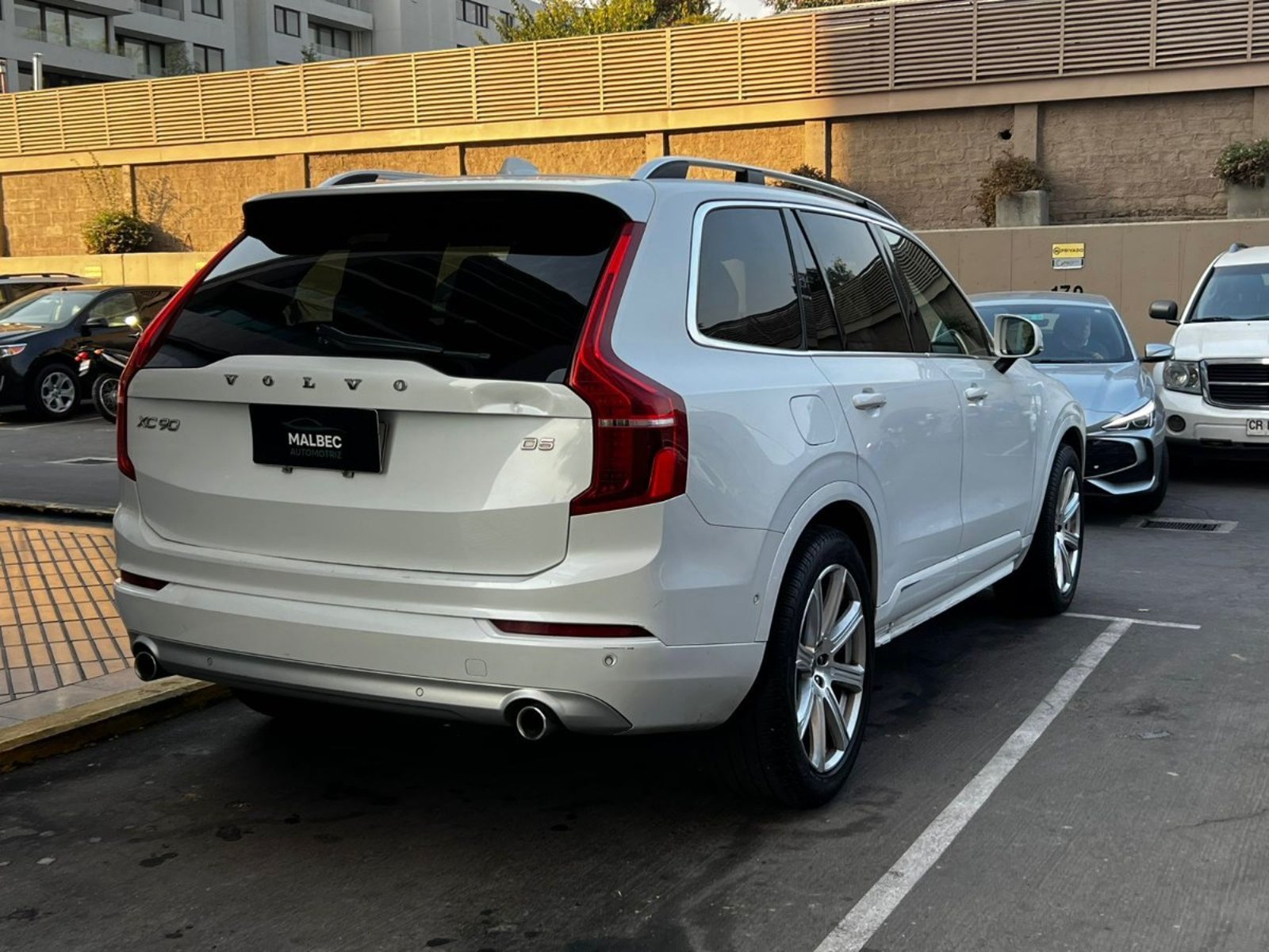 Volvo XC90 KINETIC D5 2019 - Imagen 6 de 10