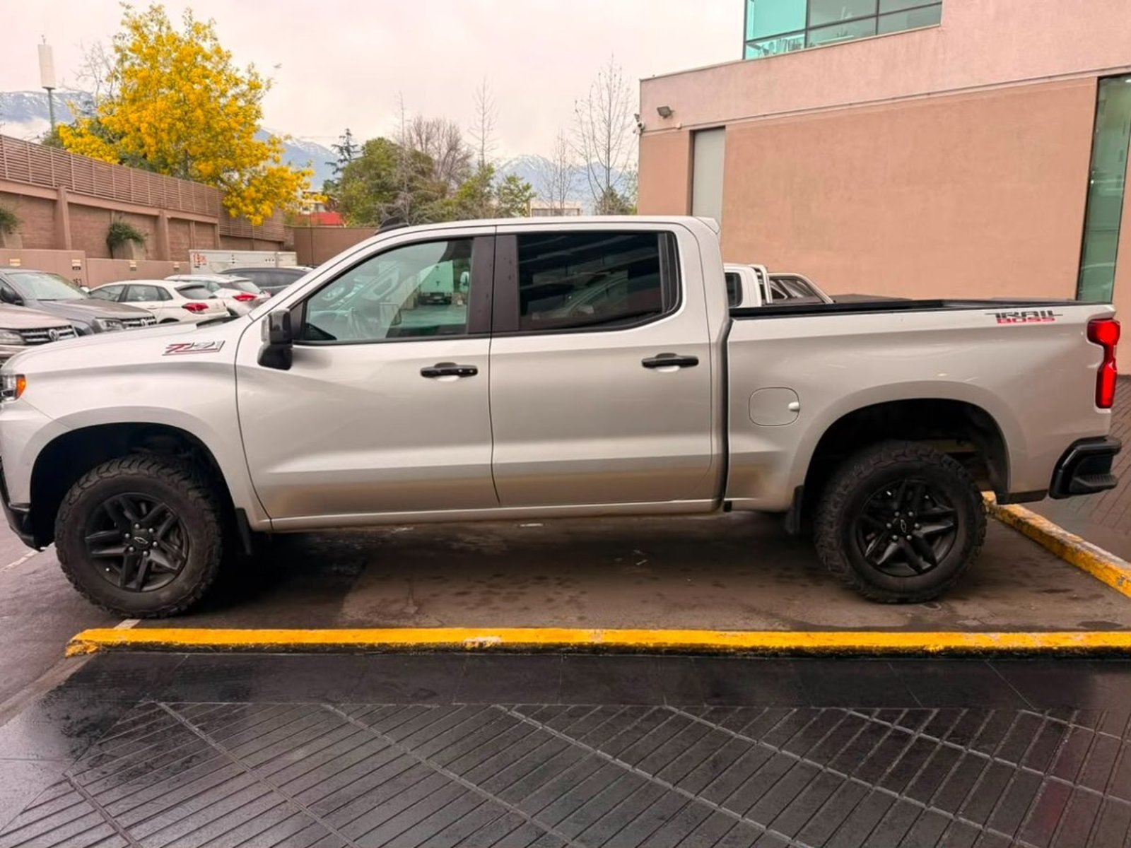 Chevrolet SILVERADO LT TRAILBOSS 5.3 2022 - Imagen 8 de 10