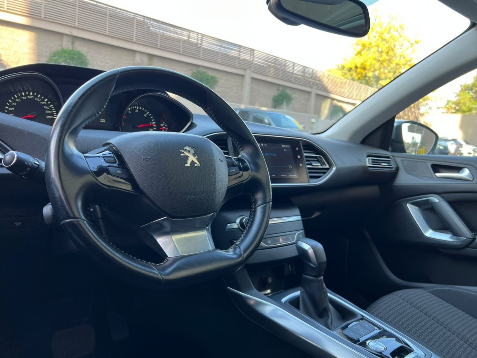 Peugeot 308 BLUE HDI AT 2018 - Imagen 9 de 10