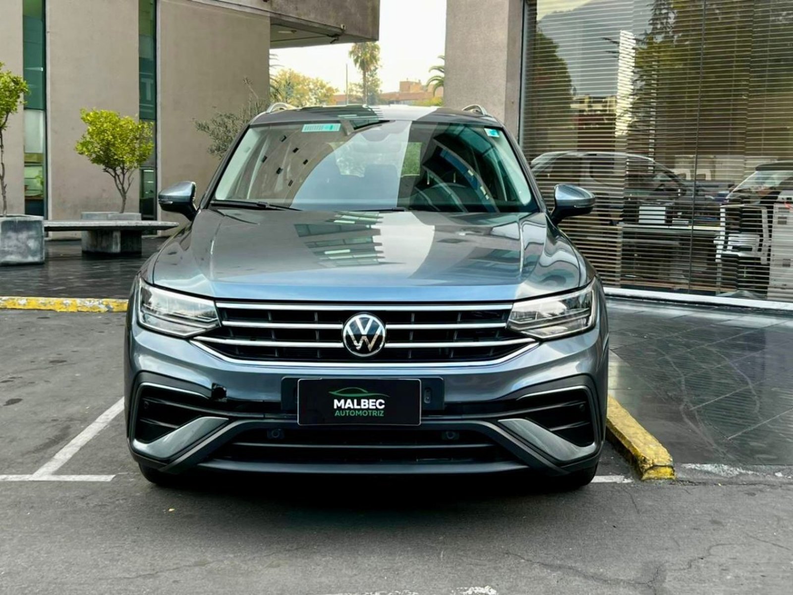 Volkswagen TIGUAN COMFORTLINE 1.4 TSI 2024 - Foto 2 de 10