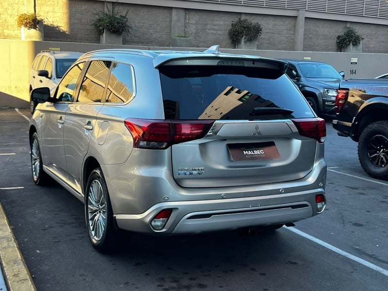 Mitsubishi OUTLANDER HÍBRIDO 4WD 2021 - Imagen 4 de 10