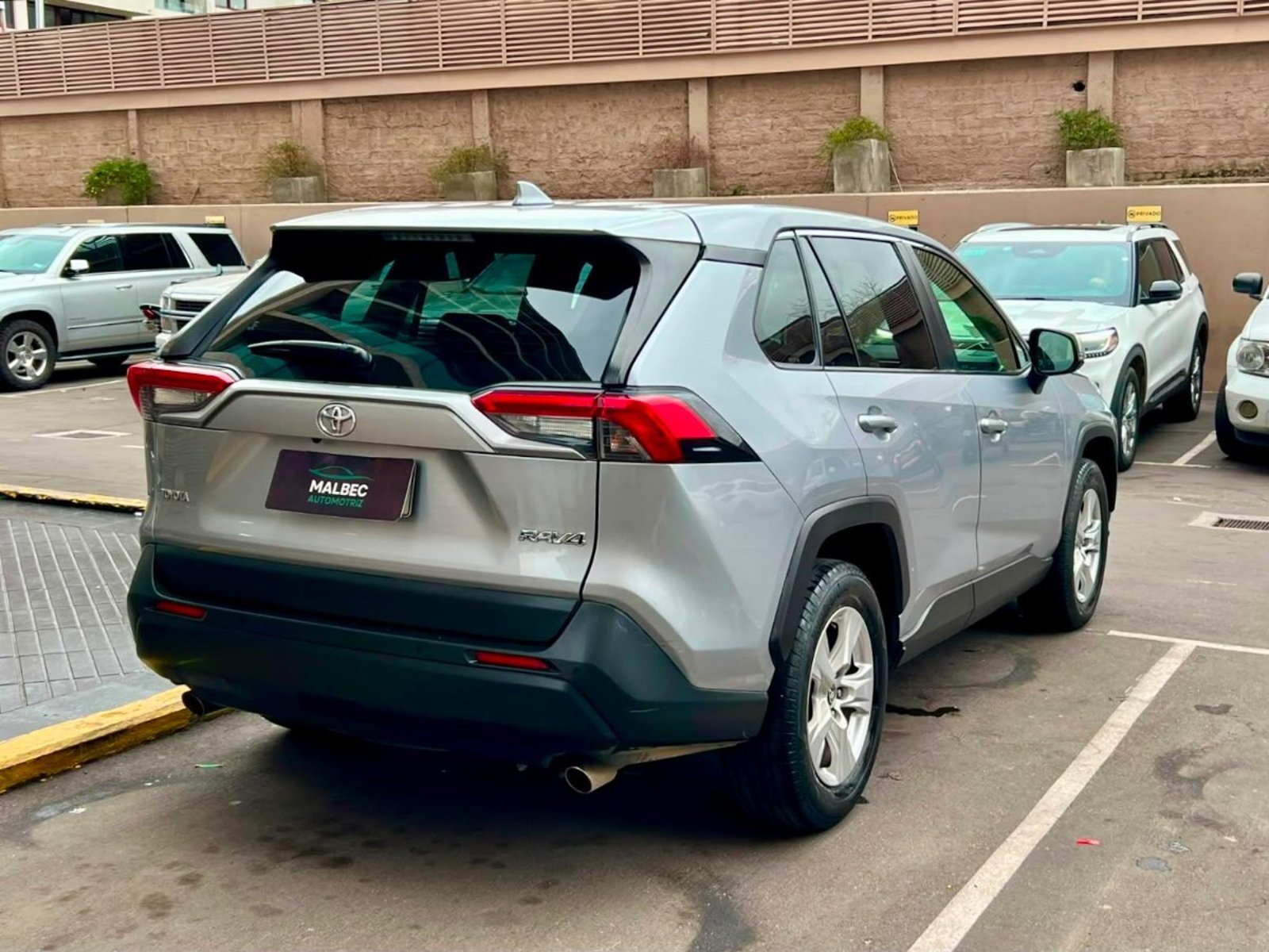 Toyota RAV 4 LE 2.0 4X2 MT 2020 - Foto 4 de 10