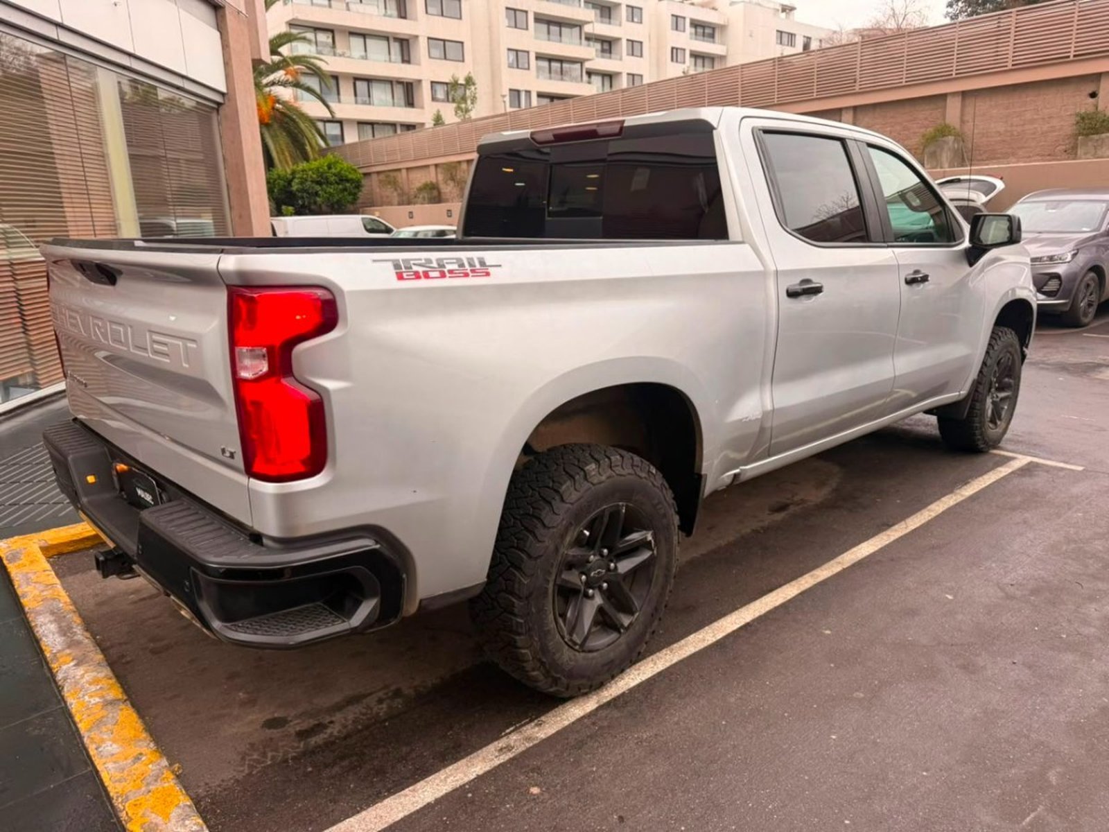 Chevrolet SILVERADO LT TRAILBOSS 5.3 2022 - Imagen 4 de 10