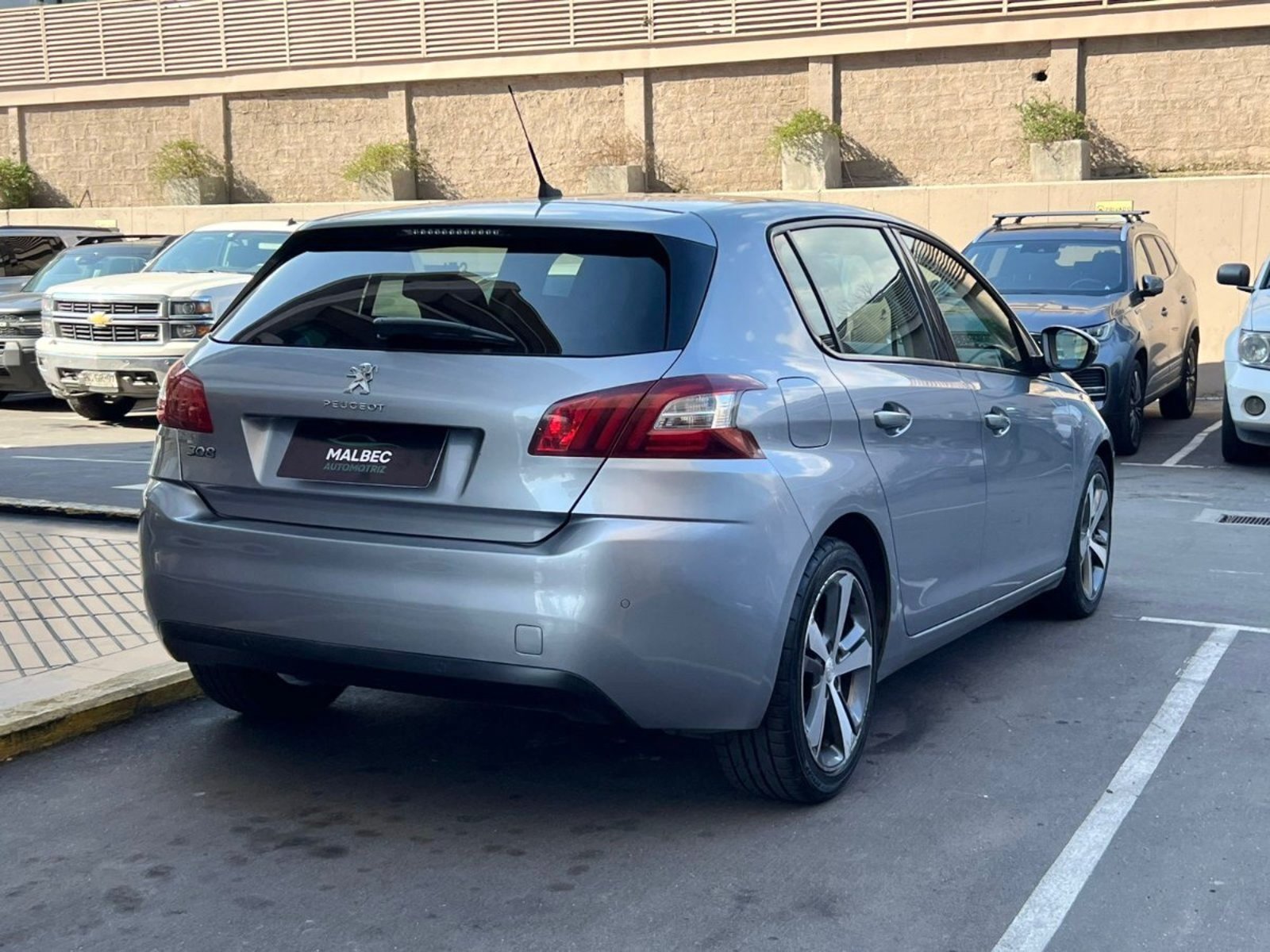 Peugeot 308 BLUE HDI AT 2018 - Imagen 6 de 10