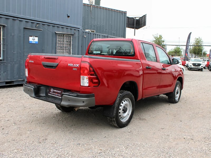 Toyota Hilux 2023 - Imagen 5 de 11