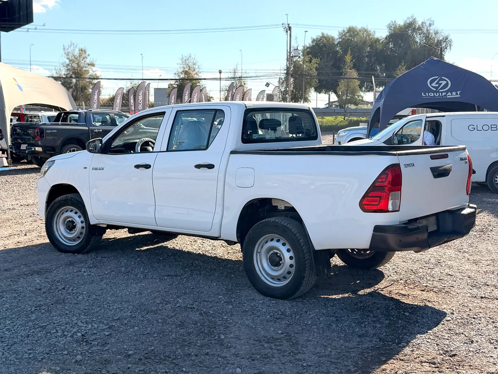 Toyota Hilux 2023 - Foto 2 de 7
