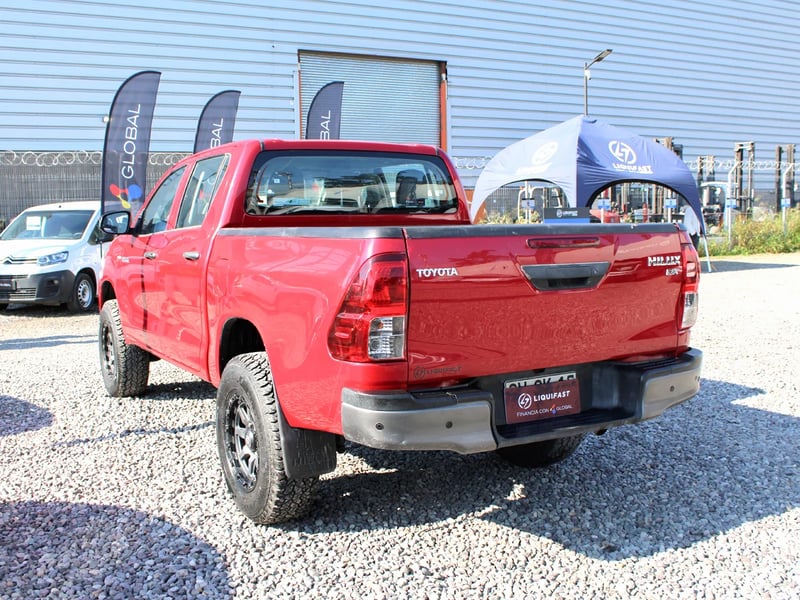 Toyota Hilux 2023 - Imagen 8 de 11