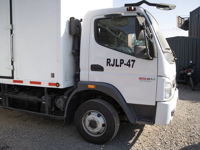 Mitsubishi Fuso Canter 1017 2022 - Imagen 3 de 6