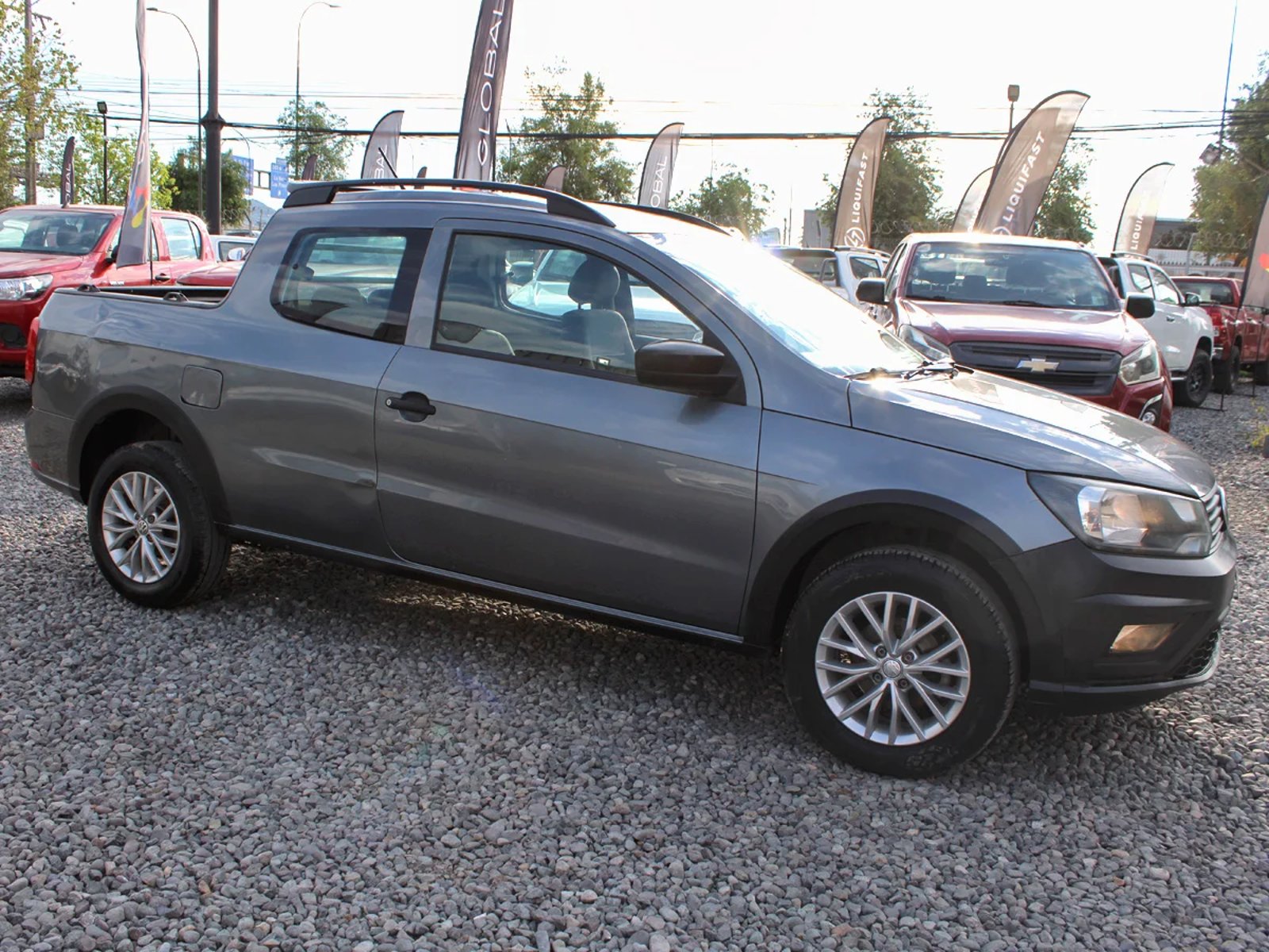 Volkswagen Saveiro 2017 - Foto 3 de 10