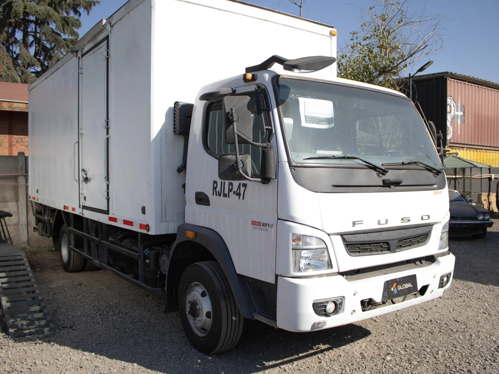 Mitsubishi Fuso Canter 1017 2022 - Imagen 4 de 6