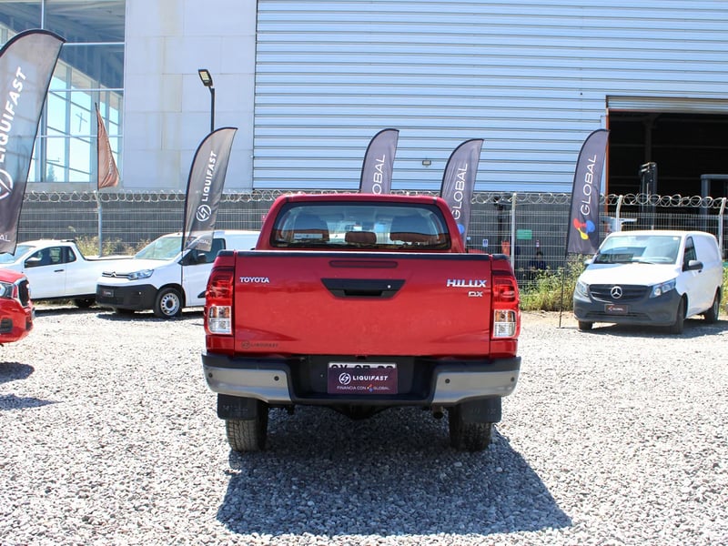 Toyota Hilux 2023 - Imagen 7 de 10