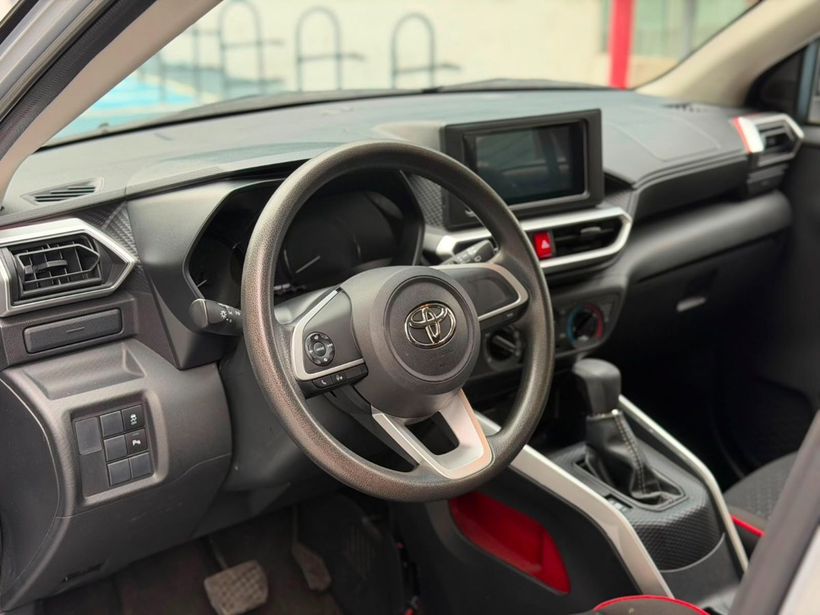 Toyota RAIZE E 1.2 AT 2023 - Imagen 8 de 10