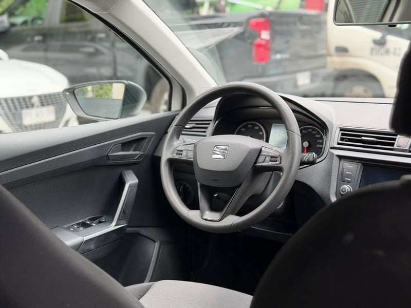 SEAT IBIZA REFERENCE 1.6 MT 2022 - Imagen 9 de 10