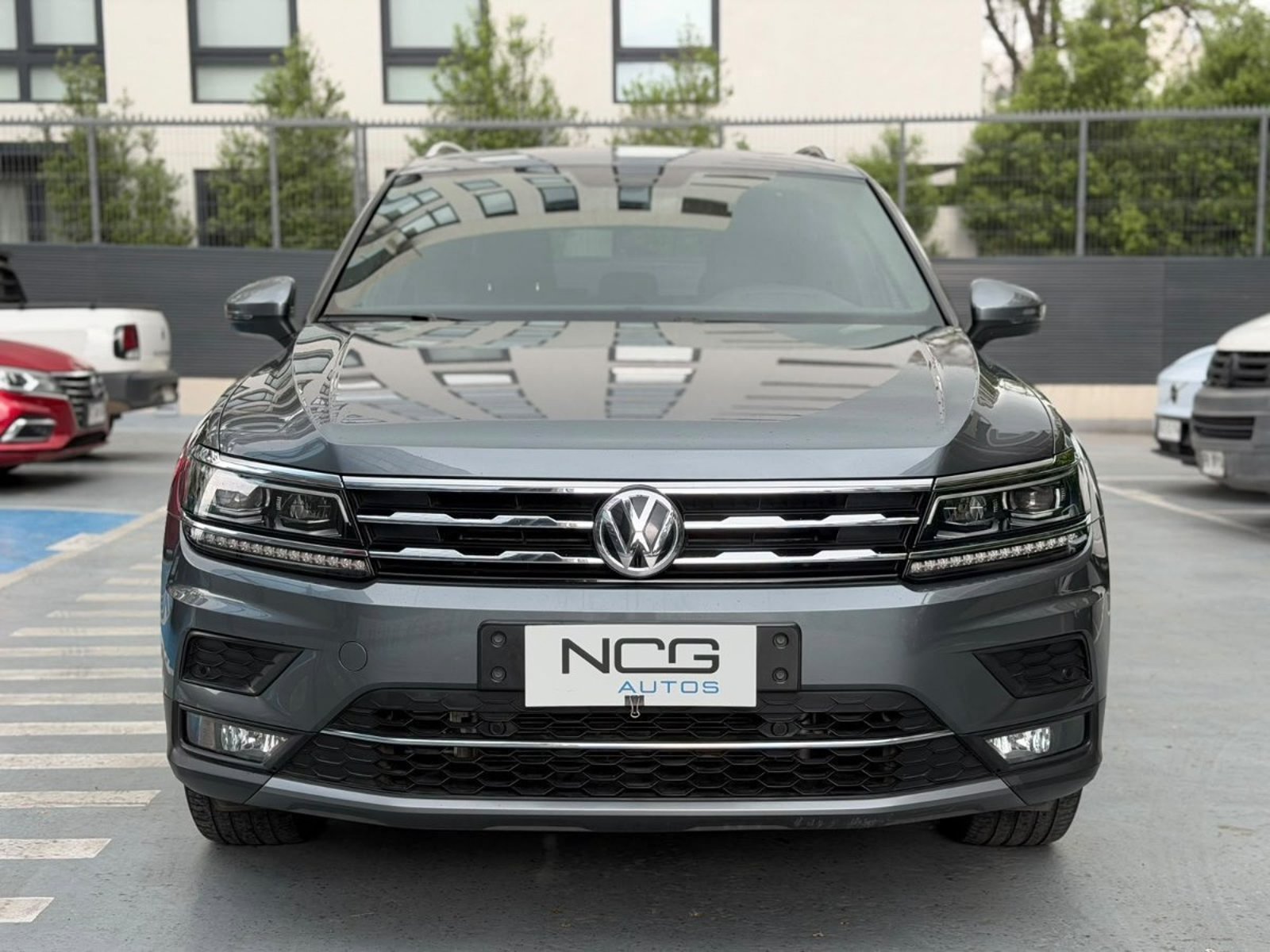 Volkswagen TIGUAN LIMITED 2.0 TSI 7A 2018 - Foto 2 de 10