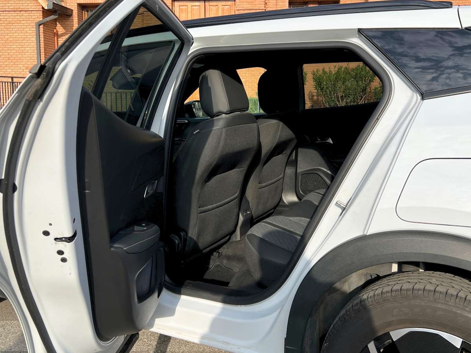 Peugeot 2008 Allure Pack BlueHDi 130 EAT8 2024 - Imagen 13 de 13