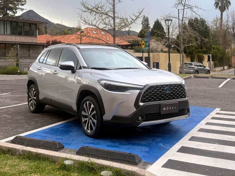 Toyota COROLLA CROSS 1.8 HV 2024 - Imagen 3 de 10