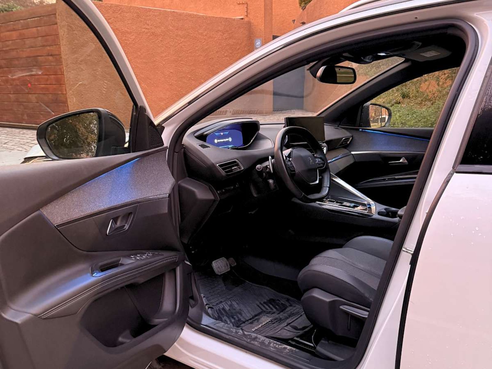 Peugeot 3008 ALLURE BLUEHDI 1.5 AUT 2024 - Imagen 7 de 12