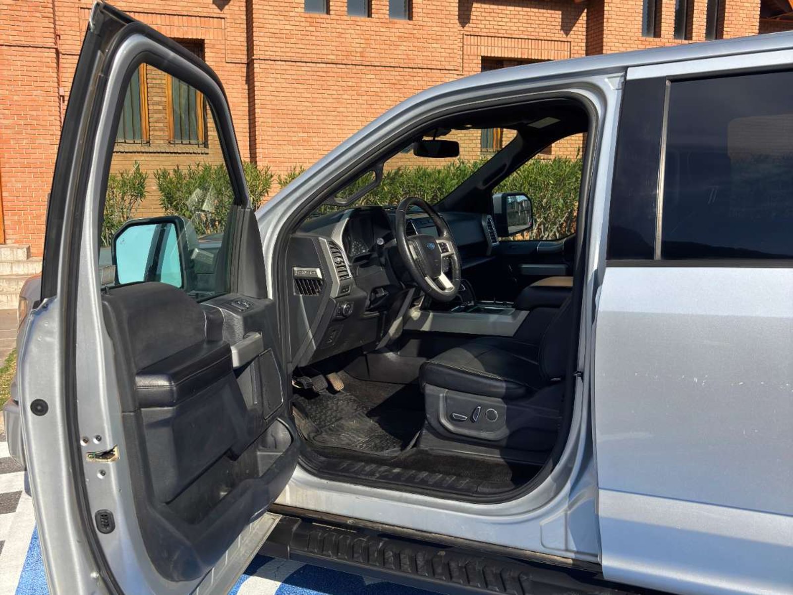 Ford F150 LARIAT LUXURY 4X4 5.0 AUT 2015 - Imagen 8 de 11
