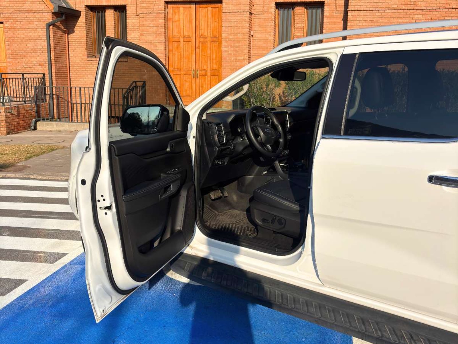 Ford RANGER Limited Black 3.0 V6 4x4 2024 - Imagen 7 de 10