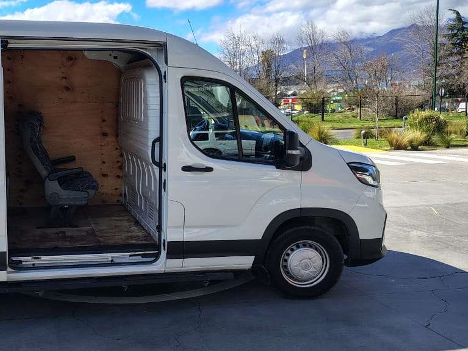 Maxus Deliver 9 Deliver 9 Cargo 2022 - Foto 4 de 9