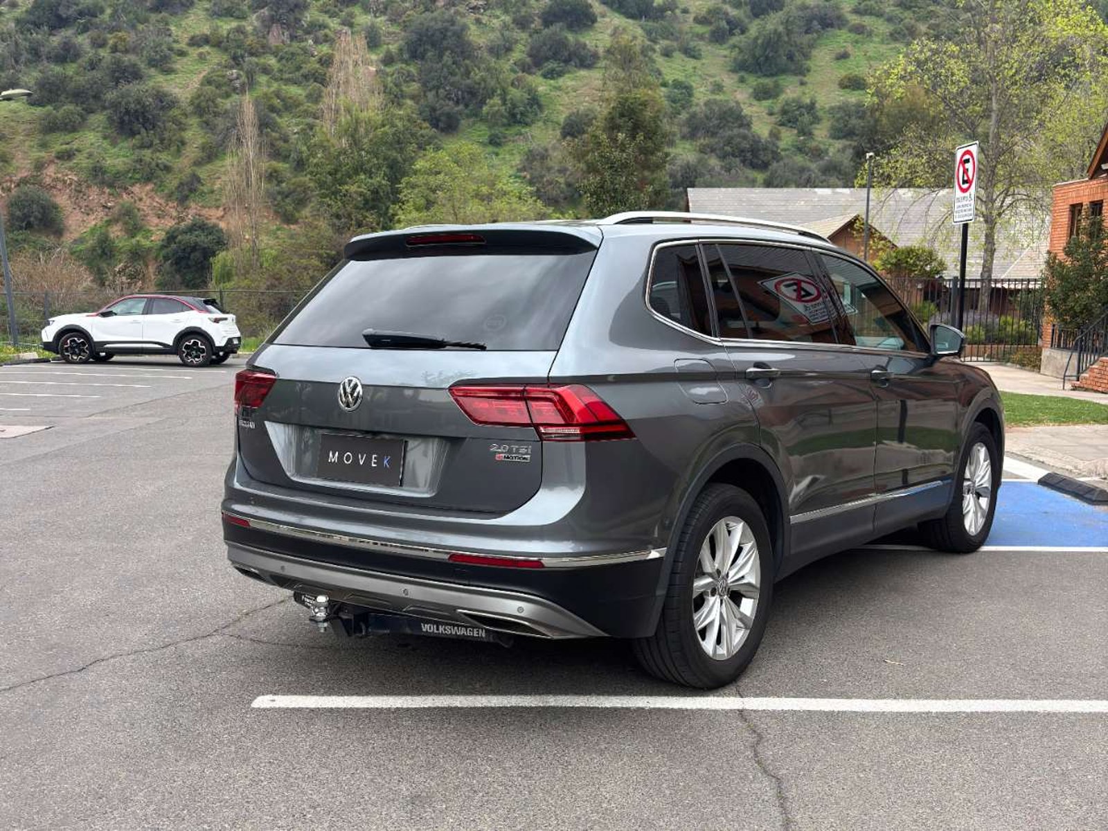 Volkswagen TIGUAN Comfortline 2.0 TSI 4Motion 2019 - Foto 4 de 10