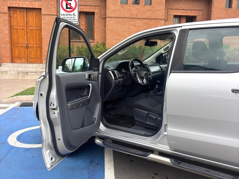 Ford RANGER XLT 3.2 4x4 AT 2019 - Imagen 6 de 9