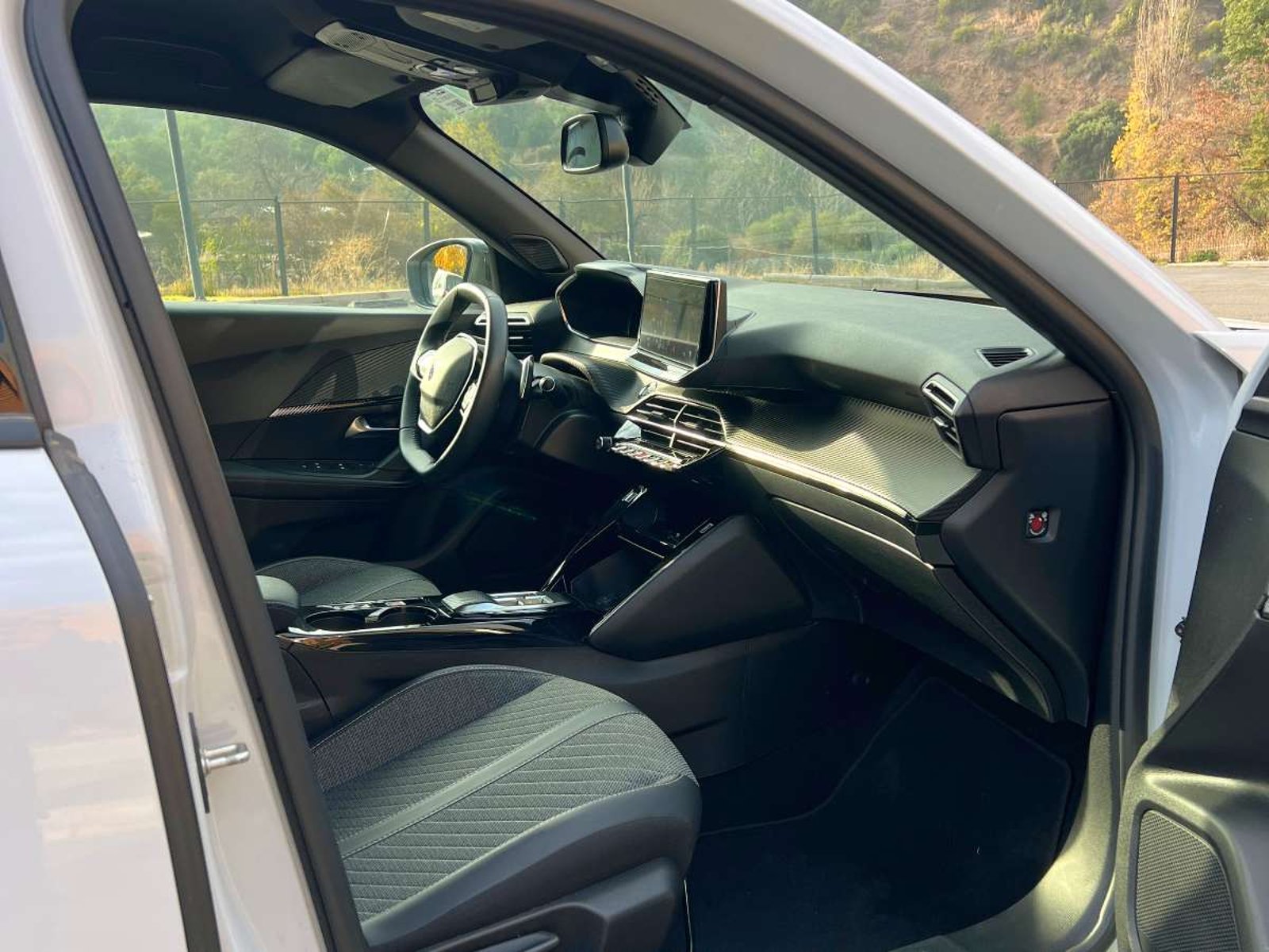 Peugeot 2008 Allure Pack BlueHDi 130 EAT8 2024 - Imagen 11 de 13