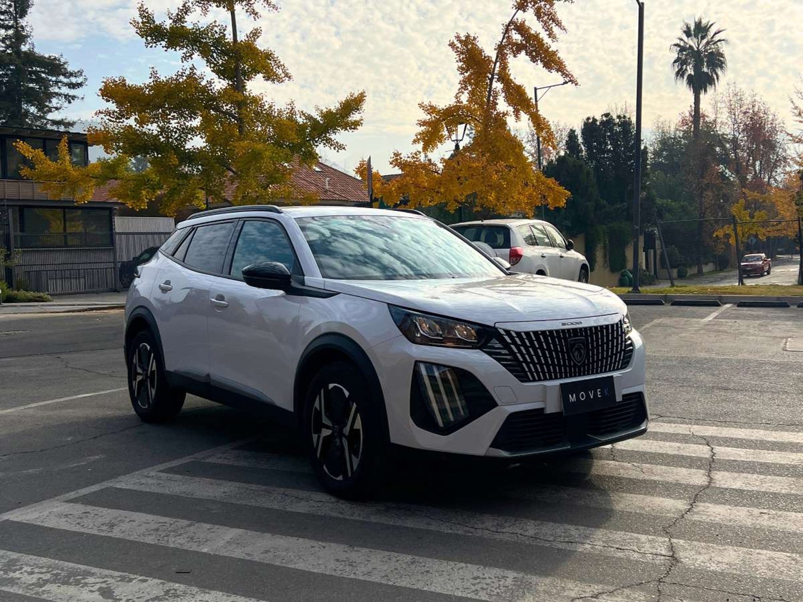 Peugeot 2008 Allure Pack BlueHDi 130 EAT8 2024 - Foto 3 de 13