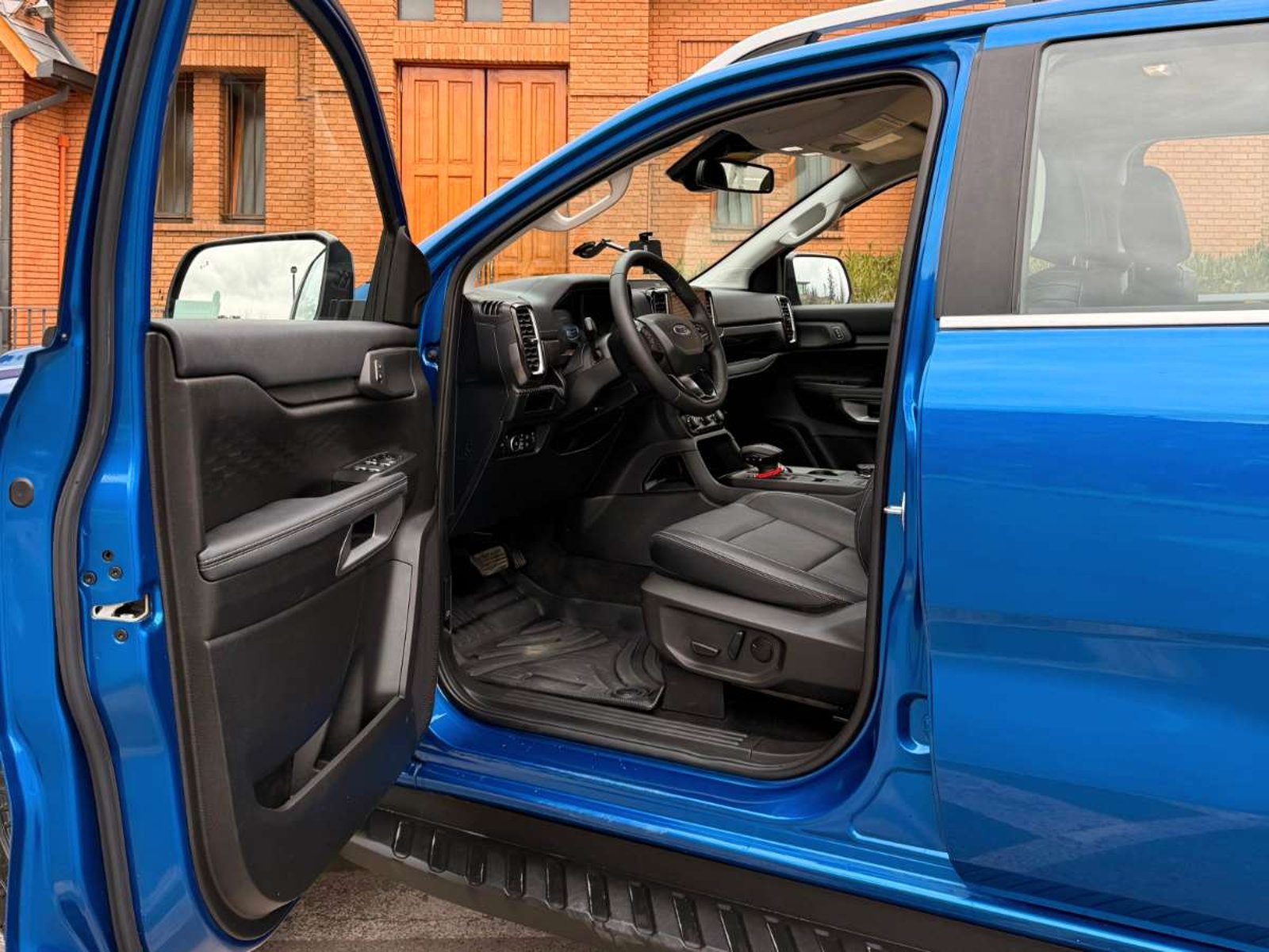 Ford RANGER Limited Black 3.0 V6 4x4 2026 - Imagen 8 de 11