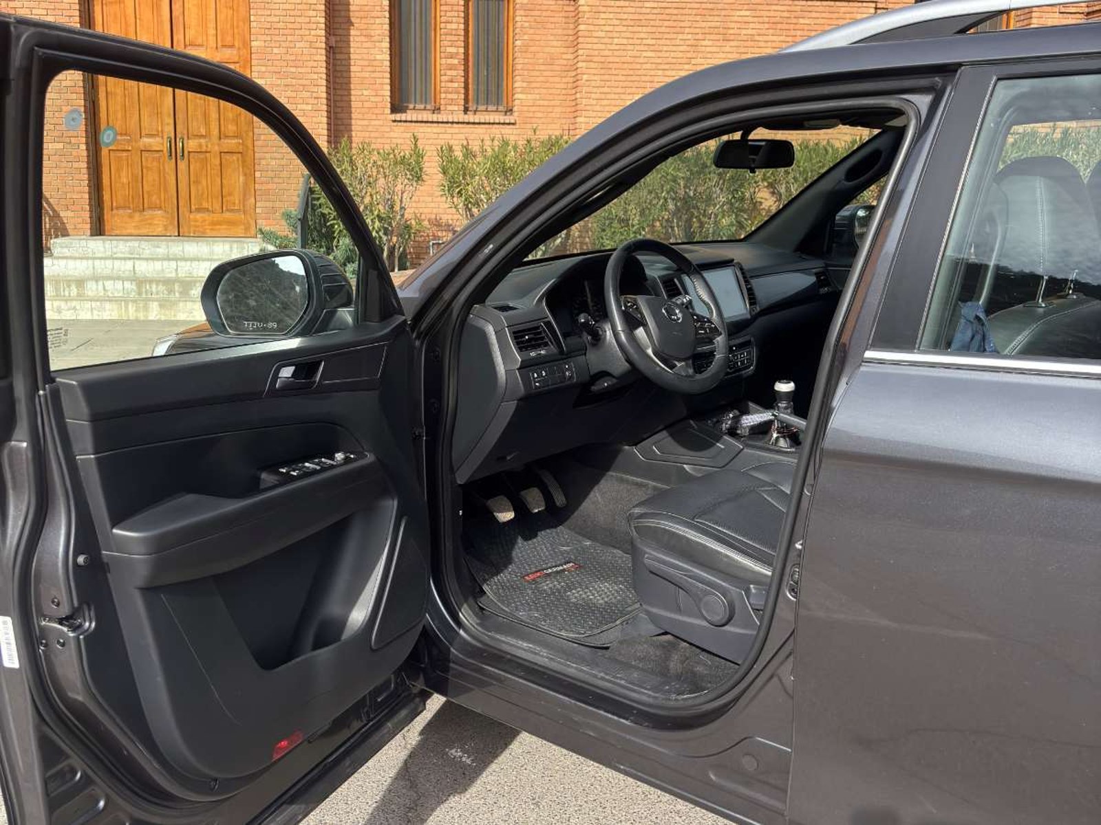 SSANGYONG MUSSO Comfort 2.2 TD 4x4 2024 - Imagen 8 de 10
