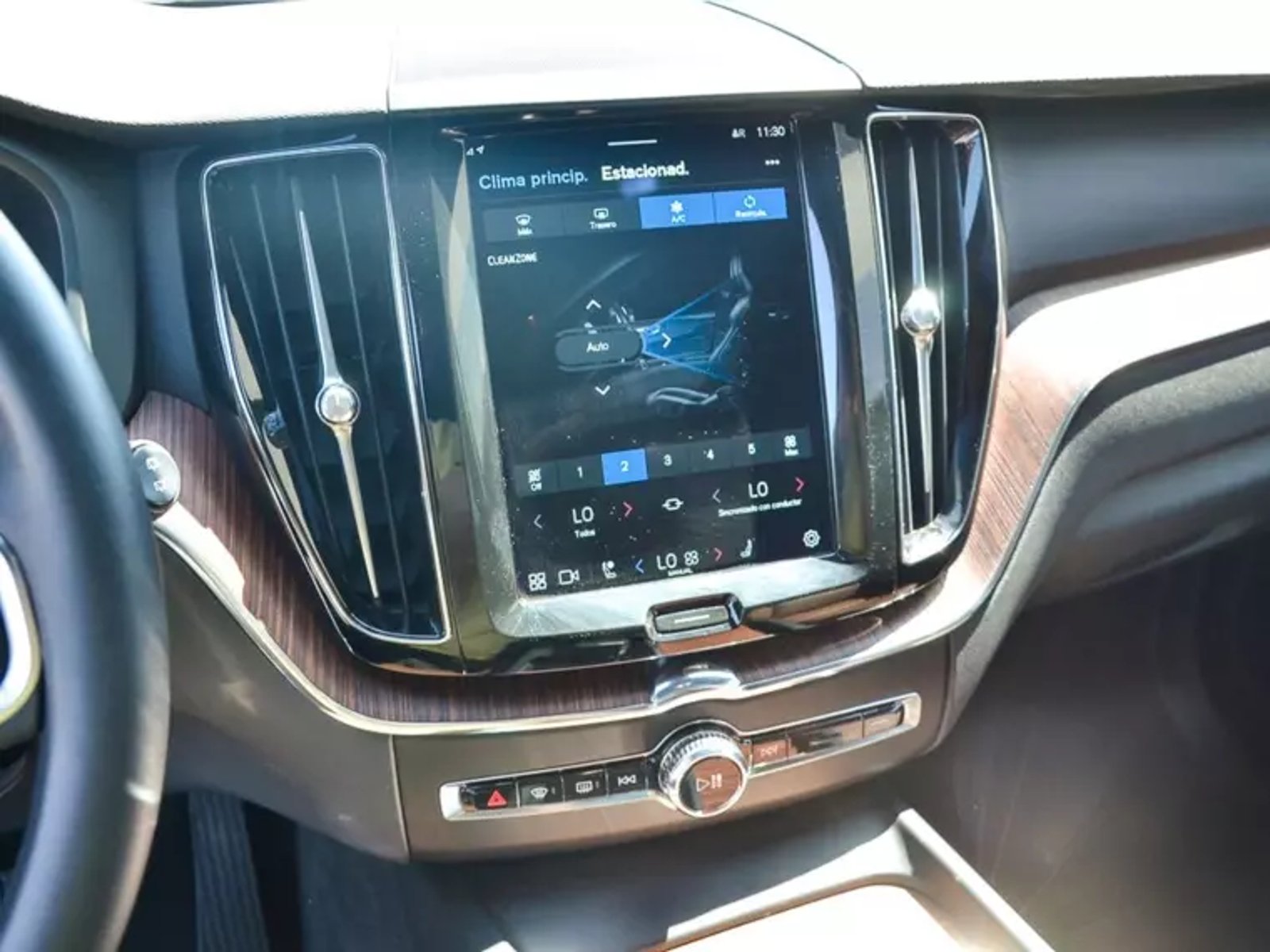 Volvo Xc60 T8 Recharge Plus Hybrid Awd At 5p 2024 - Imagen 18 de 20