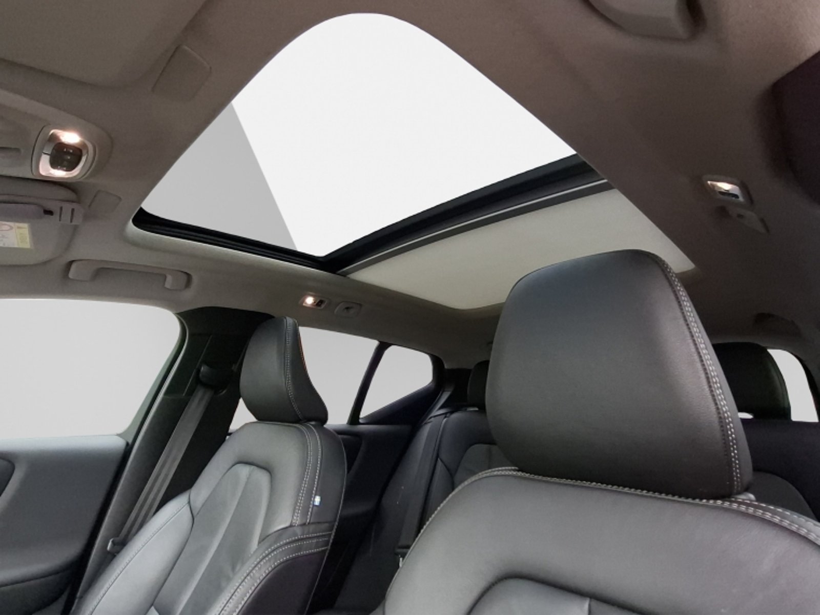 Volvo Xc40 T5 Hybrid R Design 1.5 Aut 2023 - Imagen 11 de 20