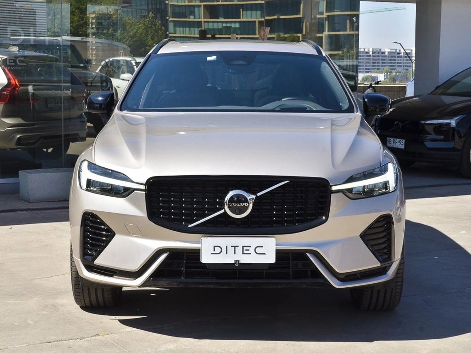 Volvo XC60 T8 AWD RECHARGE ULTIMATE DARK 2025 - Imagen 3 de 20