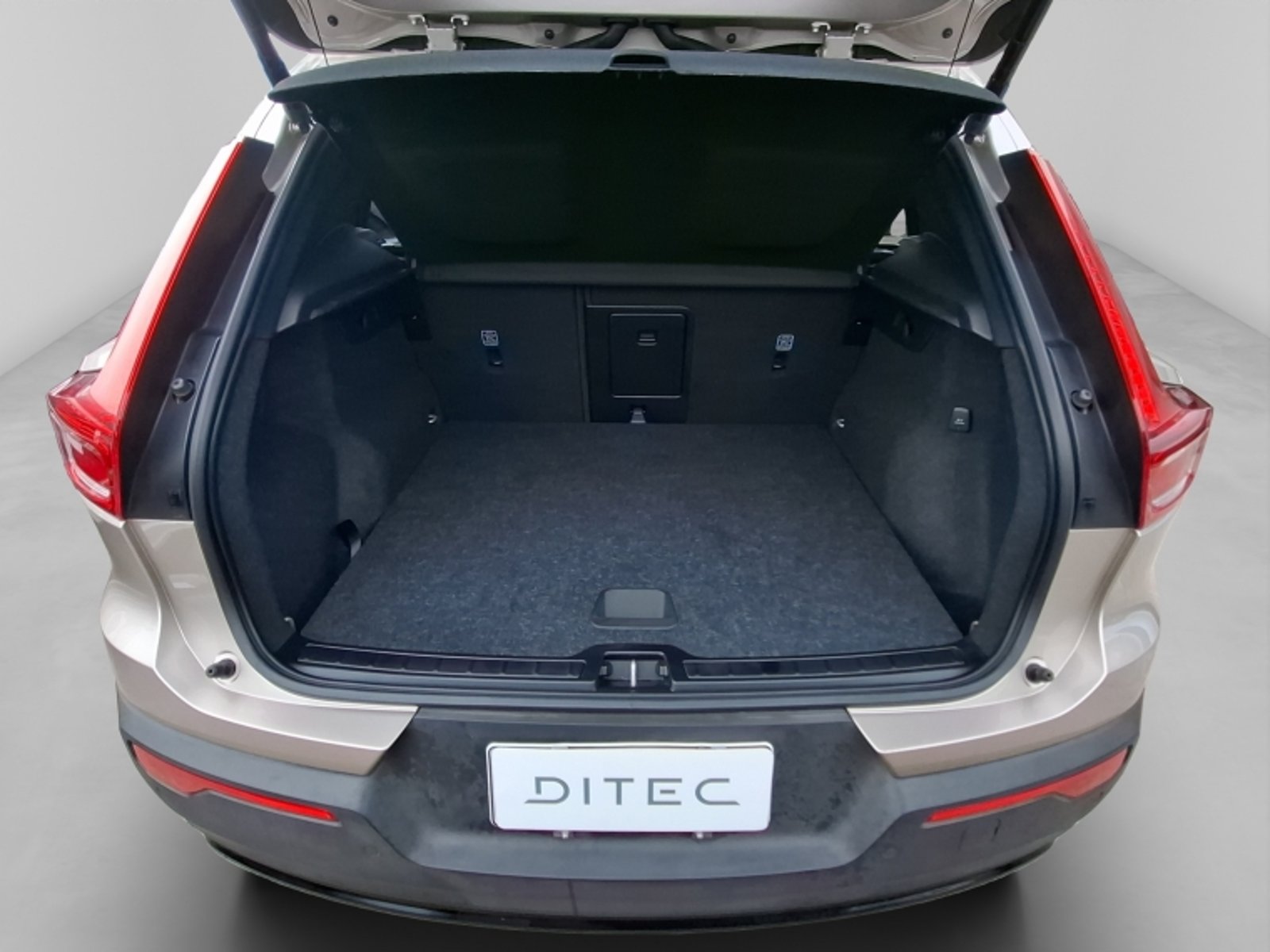 Volvo Xc40 T5 Hybrid R Design 1.5 Aut 2023 - Imagen 20 de 20