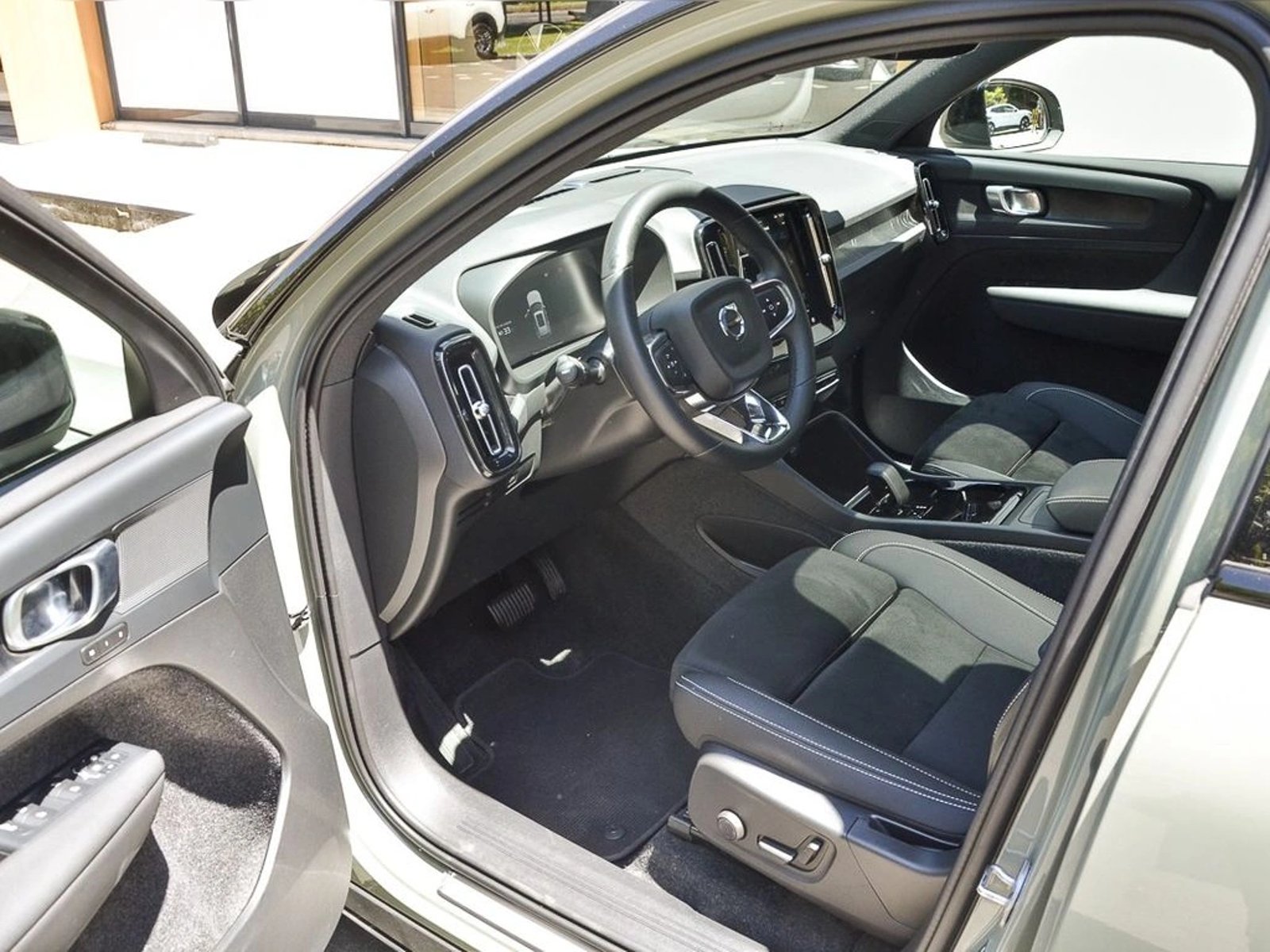 Volvo XC40 RECHARGE 2024 - Imagen 11 de 20