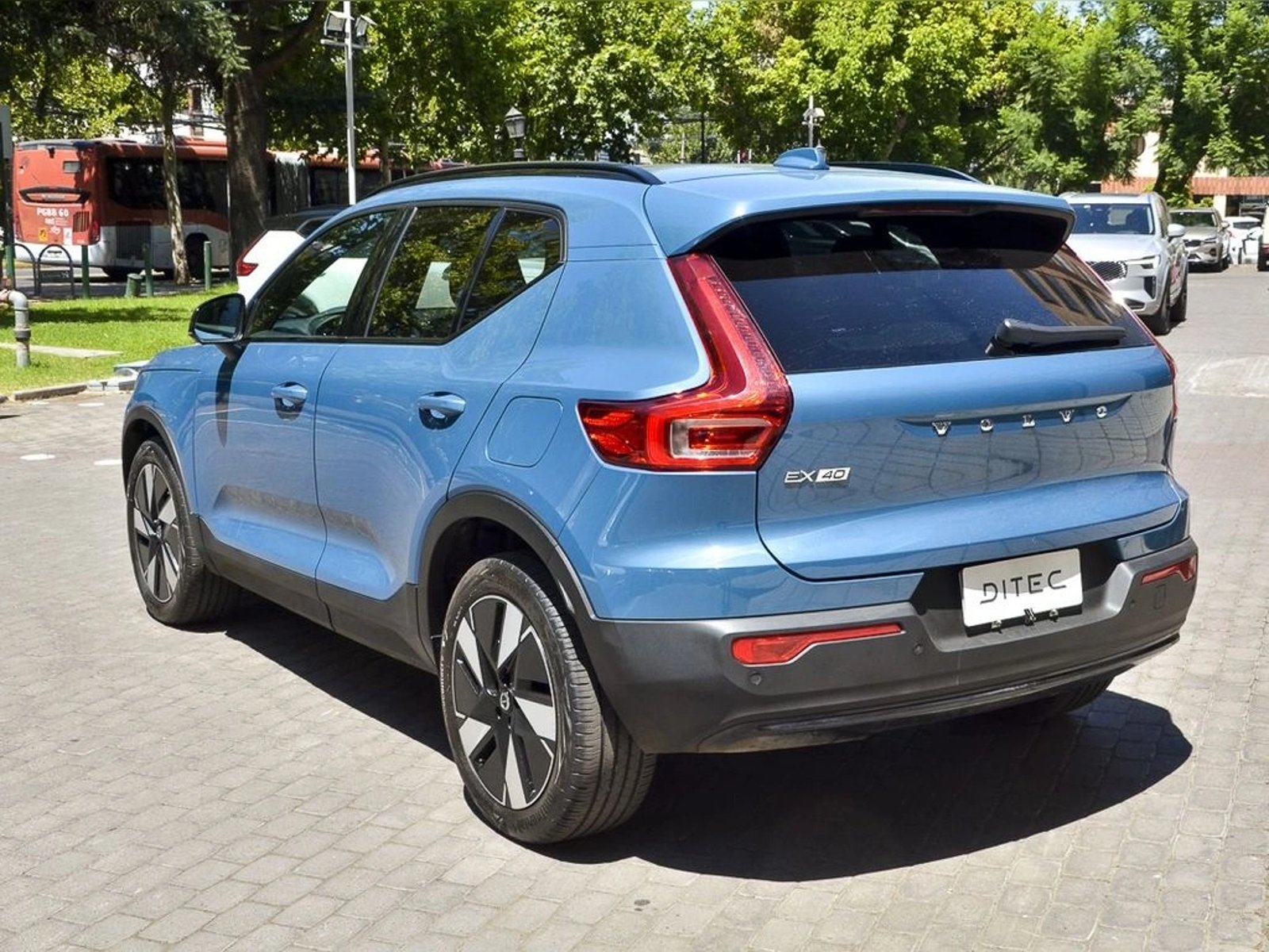Volvo EX40 0.0 P8 RECHARGE 4X4 AT ELECTRICO 2025 - Imagen 8 de 18