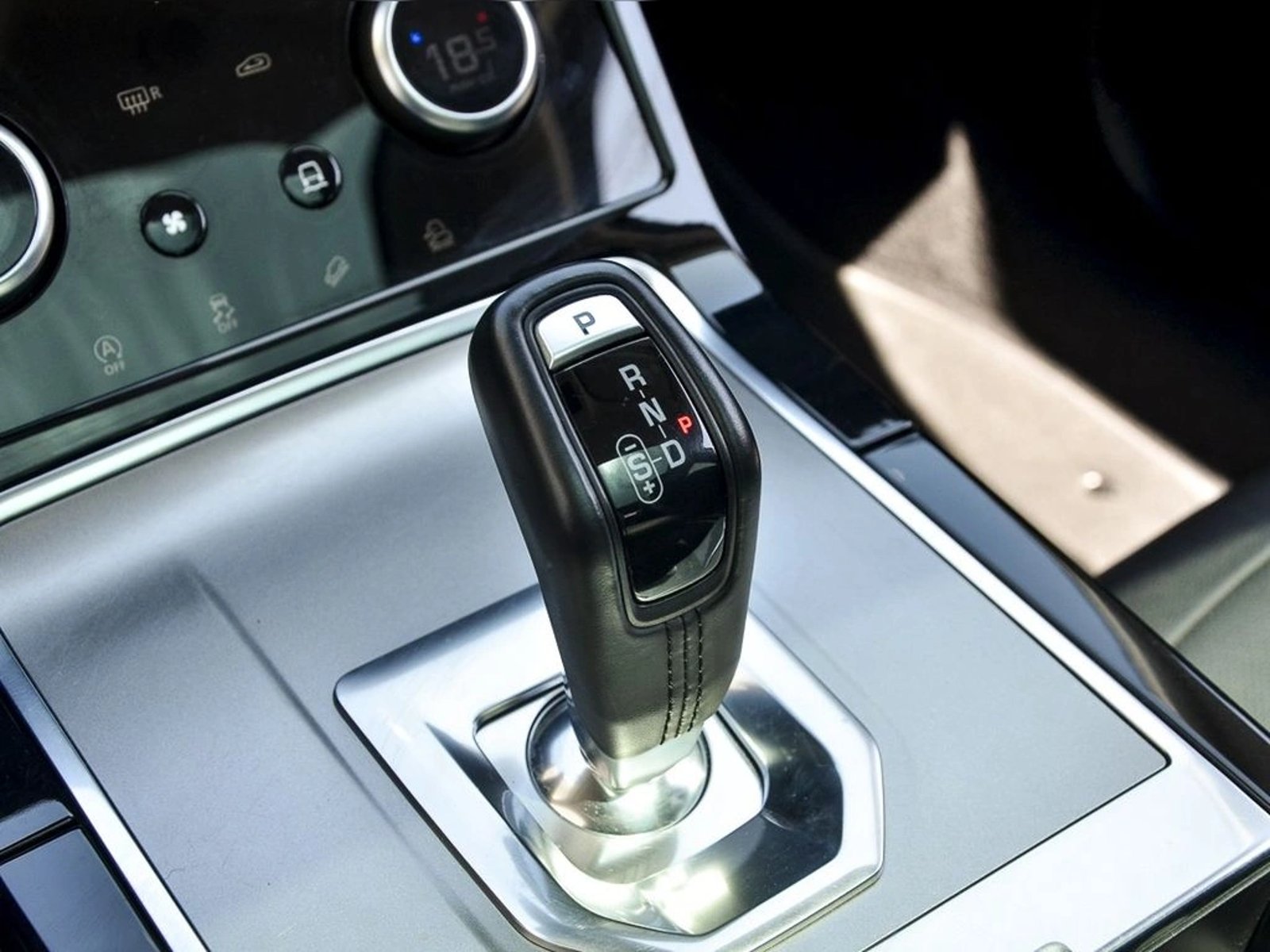 Land Rover EVOQUE 2.0i S 200HP 4x4 2024 - Imagen 16 de 20