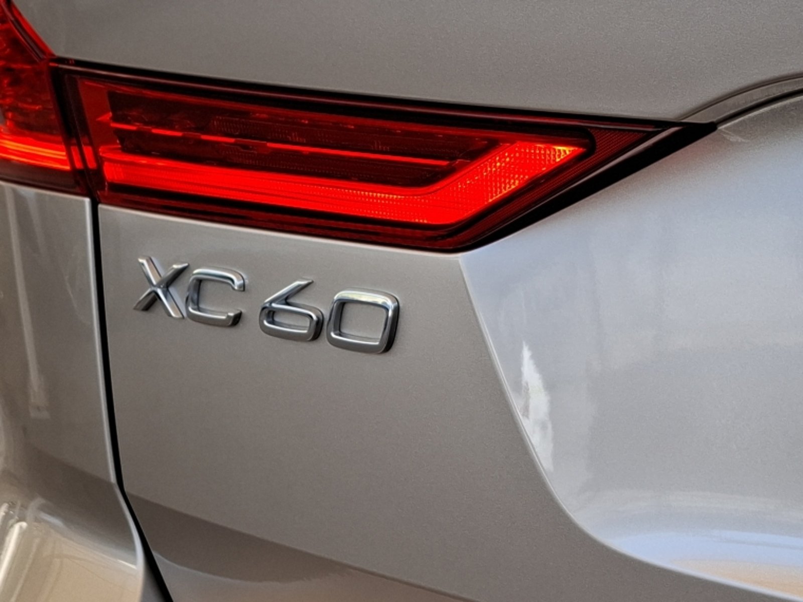 Volvo Xc60 T8 Recharge 4x4 2.0 Aut Ultimate Dark 2025 - Imagen 8 de 20
