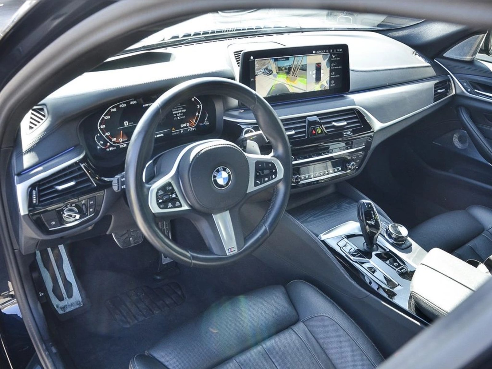 BMW M550 4.4 X-DRIVE M LCI 4X4 AT 4P 2023 - Imagen 12 de 18