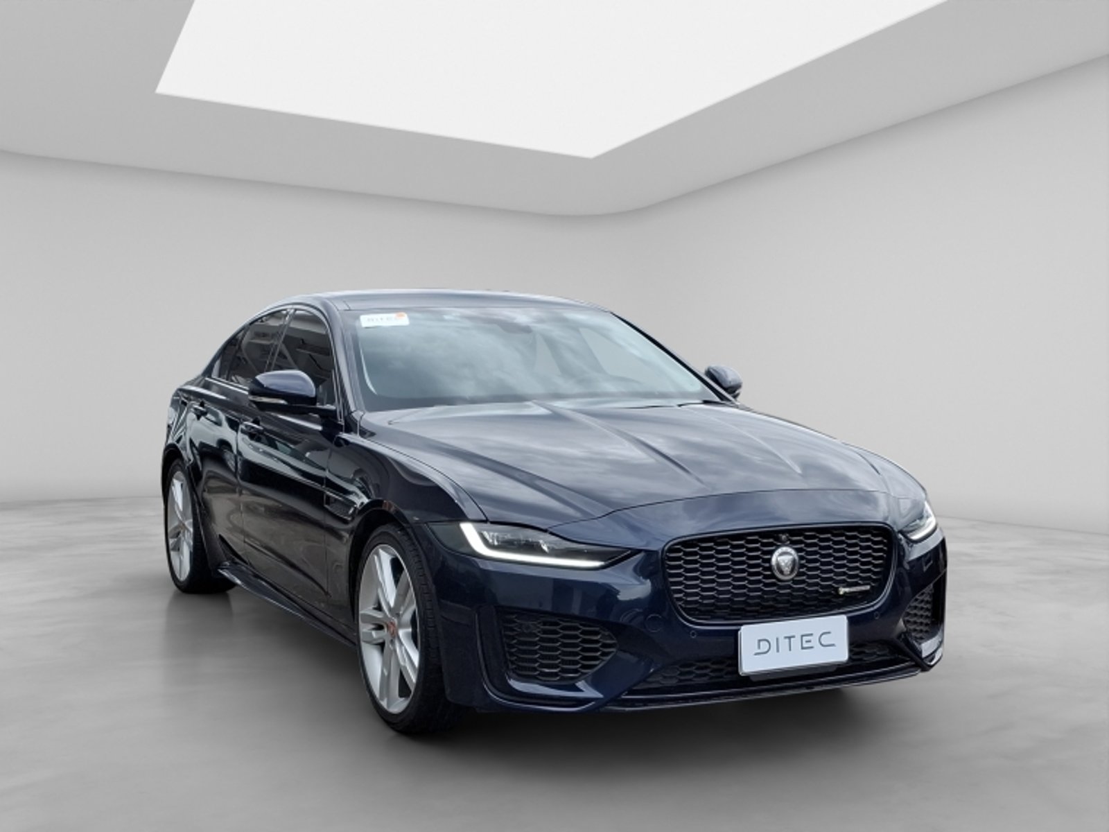 Jaguar Xe 2.0 At 2022 - Foto 3 de 20